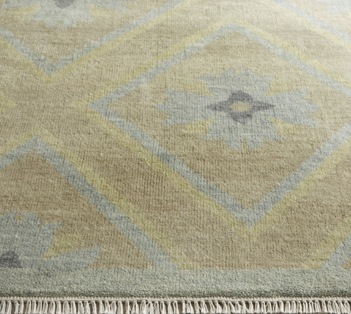 Roundtop Neutral Hand-Knotted Wool Rug